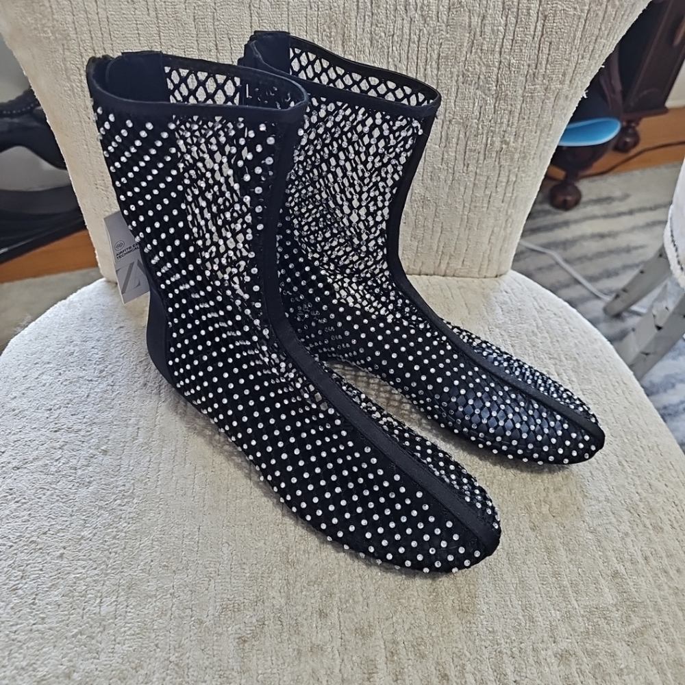 Zara Black Studded Shiny Women's Booties Statement Piece Sz 39/ 8.5